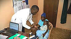 Samanya Mohamed Ali ve své ordinaci ve m�st� Buikwe.