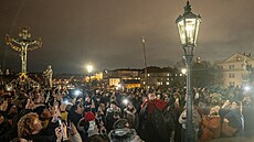 Pan �ákovec spolu se svým kolegou (st�ídají sm�ny) pravideln� v adventu chodí...