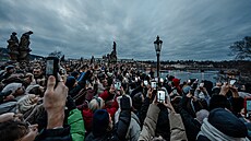 Pan �ákovec spolu se svým kolegou (st�ídají sm�ny) pravideln� v adventu chodí...