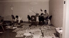 Tiskové st�edisko Studentského stávkového výboru.