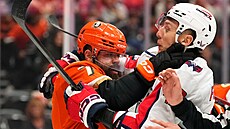 Poty�ka Radko Gudase s obráncem Washingtonu  Martinem Fehérvárym.