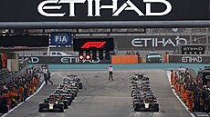 Monoposty seazené na startu závodu v Abú Zabí.