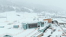 Pohled na b�ecký areál v Teseru, kde dva m�síce p�ed olympiádou fini�ují...