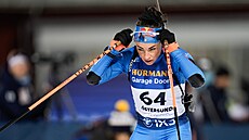 Dorothea Wiererová na st�elnici p�i vytrvalostním závod�.