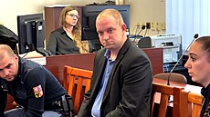 Obalovaný Petr Zemánek u Mstského soudu v Praze (9. prosince 2025)