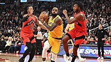 LeBron James v akci proti Torontu.