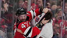 Paul Cotter (vlevo) v bitce s Brendanem Smithem.