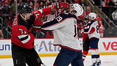 Jonas Siegenthaler se postrkuje s Adamem Fantillim.