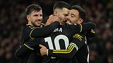 Radost hrá�� Manchesteru United po gólu Bruna Fernandese.