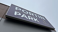 Retail park v Roudném nese název developerské spole�nosti Portin. (prosinec...