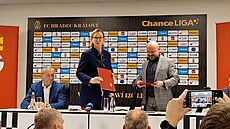 Investoi podepsali smlouvu s mstem o prodeji vtinového podílu v FC Hradec