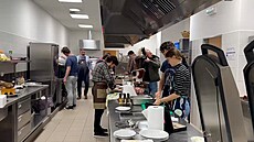 Studenti pekli pa�tiky ze �lechtických hostin.