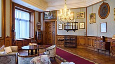 Restauráto�i zachránili dal�í vzácné látkové tapety na st�nách v zámku Le�ná v...