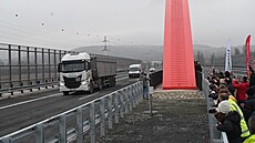 Silni�á�i otev�eli �ást dálni�ního úseku D55 mezi Otrokovicemi a Napajedly....