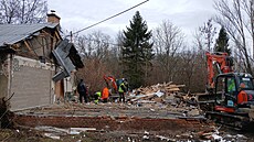 Zbouraná polovina finského dvojdomku v ostravské kolonii Bedika. (8. prosince...