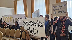 Podporovatelé bourané kolonie Bedika v Ostrav pi protestu na jednání...