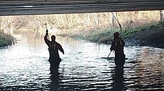 Policejní pátrání v potoce Olená na Frýdecko-Místecku, kde byla nalezena...