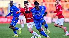 Toumani Diakité v zápase proti Pardubicím.