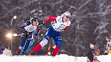 Lucie Charvátová ve stíhacím závod v Östersundu.