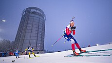 Lucie Charvátová ve stíhacím závod� v Östersundu.