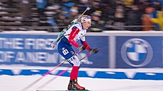 Lucie Charvátová ve stíhacím závod� v Östersundu.