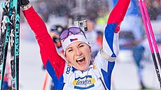 Lucie Charvátová po dokonení stíhacího závodu v Östersundu.