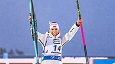 Lucie Charvátová po dokonení stíhacího závodu v Östersundu.
