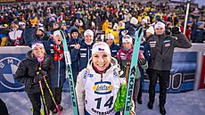 Lucie Charvátová s eským týmem slaví esté místo ve stíhacím závod v...