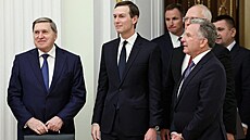 Americký zmocn�nec Steve Witkoff (vpravo) jednal v Moskv� s ruským vládcem...