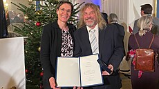 Pavel Hubený pózuje s Ursulou Schuster, �editelkou NP Bavorský les.