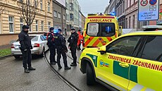 V Mostecké ulici v Brn zemela po napadení noem ena. Podezelého policisté...