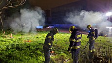 Hasi�i likvidovali na Tyr�ov� náb�e�í v Pardubicích po�ár v podzemním...