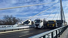 Zat�kávací zkou�ka lanového mostu p�es Labe (12. listopadu 2025)