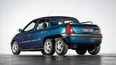 Koncept estikolového pick-upu Renault Clio II z roku 2001 postavili dlníci v...