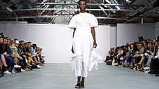 Bílé se nemusí bát ani mu�i.