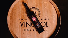 Na p�ání zákazník� umí ve Vinofolu opat�it etikety na míru.