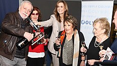 Ji�ina Bohdalová pok�tila svou novou kucha�ku. Kmotry byli re�isér Zden�k...