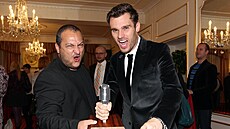 Patrik Hezucký se proslavil coby Mrázek a par�ák Leo�e Mare�e v Ranní show rádia Evropa 2. Moderoval i v televizi, zahrál si v seriálu, daboval, m�l podcast s Milo�em Pokorným a Zde�kem Pohlreichem. Rádiu ale z�stal celý �ivot v�rný a vysílal i z nemocni�