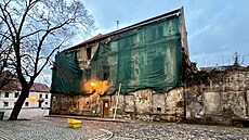 Zchátralé domy na �i�kov� nám�stí v �atci.