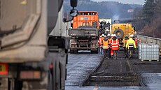 Demolice první poloviny mostu �mejkalka na 24. kilometru dálnice D1. (8....