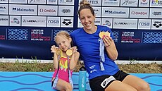 Olympijské plavkyn� Petra Chocová s dcerou  Lillinkou.