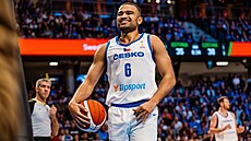 Patrick Samoura v utkání kvalifikace o postup na mistrovství sv�ta 2027 proti...