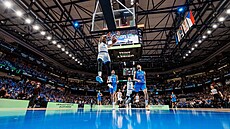 Tomá� Satoranský sme�uje v zápase s Estonskem v kvalifikaci MS.