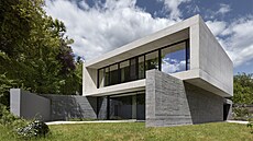 Zámr vizuáln oddlit pízemí a patro podtrhují dv barevnosti i rozdílné...