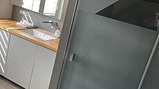 Dve�e ke sprchovému koutu jsou od Hüppe - sklo Privatima, tak�e je z �ásti...