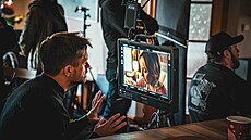 Ji�í Mádl p�i natá�ení váno�ní reklamy Hlavn� klid