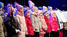 Rozsvícení váno�ního stromu na nám�stí Míru ve Zlín�. Vystoupení d�tí. (30....