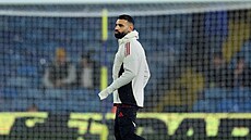 Kídelník Liverpoolu Mohamed Salah se rozcviuje ped utkáním s Leedsem.