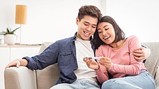 Mladí �í�ané dávají kv�li finan�ním nárok�m �asto p�ednost práci p�ed zalo�ením...