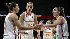 Teja Oblaková, Dorka Juhászová a Ayse Cora Yamanerová (zleva) z Galatasaraye